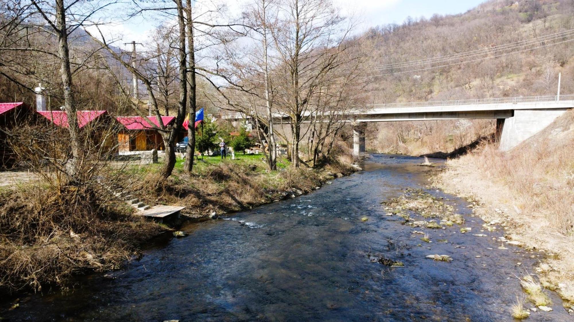 Capalna Eden Natural Resort - Transalpina מראה חיצוני תמונה